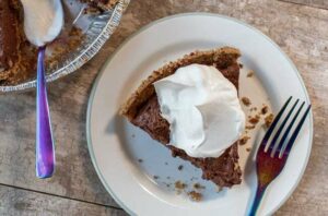 chocolate cream pie 1285971219 770x533 1 650x428