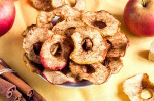 cinnamonAppleChips 636970708 770x533 1 650x428