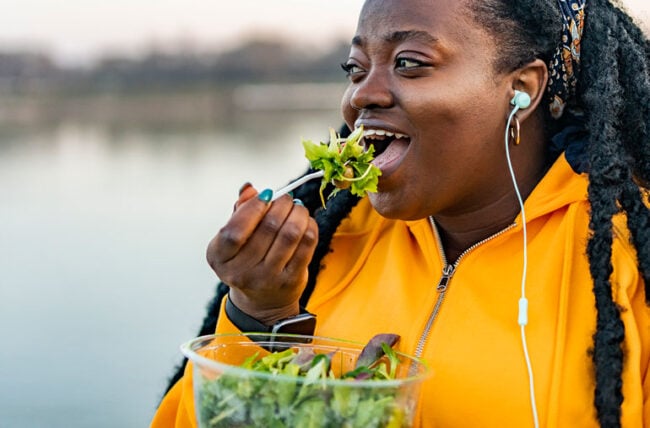 eating Salad Kale Chickpeas 1463684093 001 770x533 1