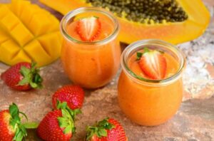 strawberryMangoSmoothie 1146177871 770x533 1 650x428