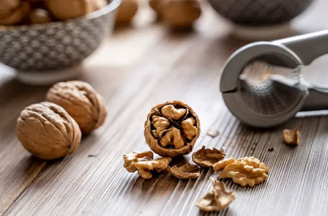 walnuts healthy Snack 1446133830 770x533 1