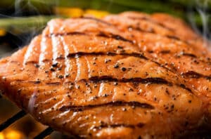 AlaskanKingSalmonGrill 522894143 770x533 1 650x428