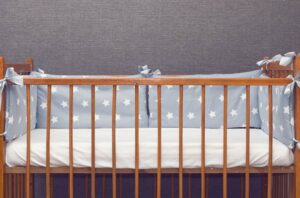 AntiqueBabyCrib 687422820 770x533 1 650x428