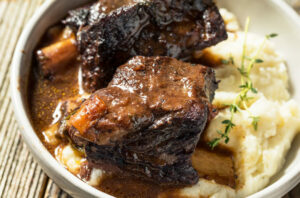 BraisedShortRibs 1146773024 770x533 1 650x428