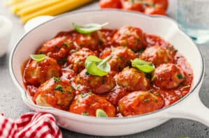 ChickenMeatballsMarinara 1091419750 770x533 1 650x428