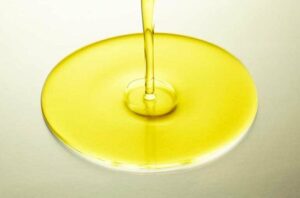 Cooking Oils 518792803 770x533 1 650x428