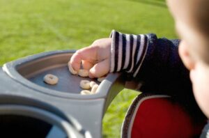 baby pinches Cereal to eat Stroller 200537316 001 770x533 1 650x428