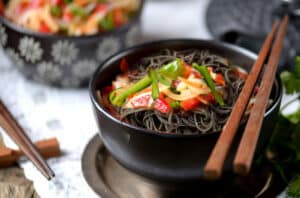 blackBeanNoodleSalad 68127508 770x553 650x428