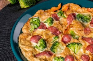 broccolliSausageFrittata 625207040 650x428