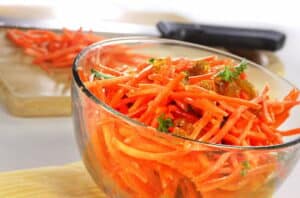 carrotColeSlaw 117635037 770x533 1 650x428