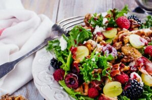 chickenRaspberryWalnutSalad 840883186 770x533 1 650x428