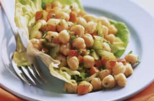 chickpeaSalad 86056750 770x533 1 650x428