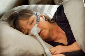 elder Asleep CPAP 1152284066 770x533 1 650x428