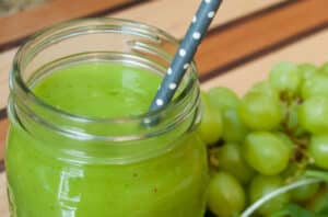 greenGrapeSmoothie 521420834 770x533 1 650x428