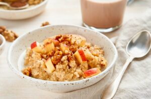 oatmealApplesWalnuts 113961402 770x533 1 650x428