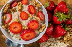 oatmealFruit LMC 060120 770x533 1 650x428