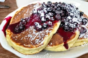 pancakesBlueberrySauce 947382050 770x533 1 650x428