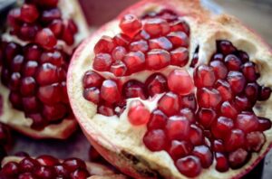 pomegranateSeeds 157565485 770x533 1 650x428