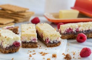 raspberryCheesecakeBars ashly041020 770x533 1 650x428