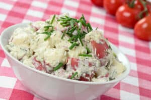 redPotatoSalad 489193207 770x533 1 650x428