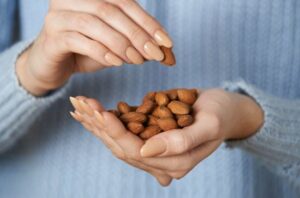 snackingAlmonds 577948460 770x553 1 650x428