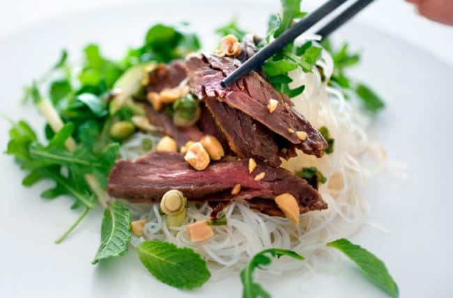 thaiSteakSaladNoodles 182663265 770x553