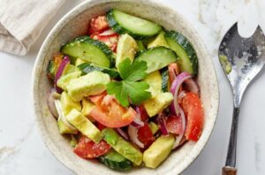 tomatoCucumberAvocadoSalad 512687560 770x553 1 650x428