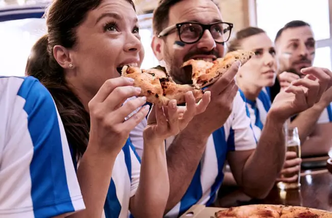 fans Eat Pizza 1399142023 770x533 1