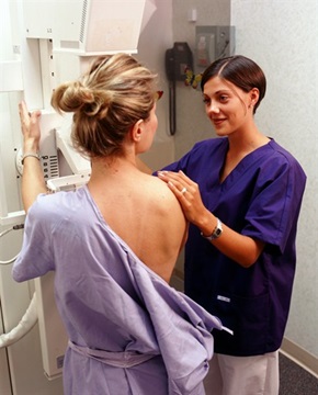 technicianhelpingwomanduringmammogram253974