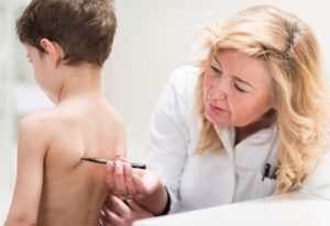 boy scoliosis exam pediatrician istock 000063606905