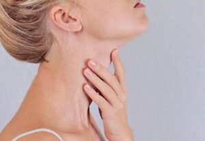 womanneckthroatpainistock505270684640x440